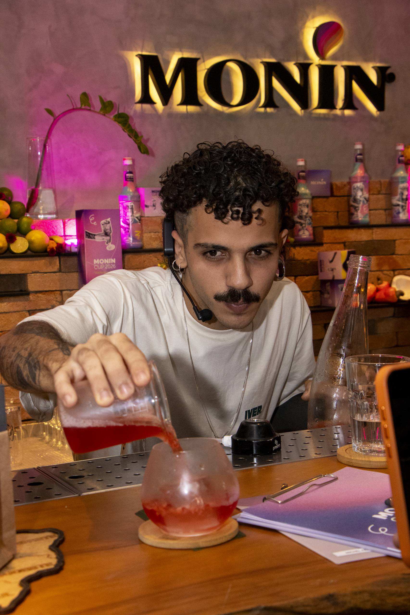 Sem apoio no estado, bartender paraibano é finalista em campeonato nacional pelo Sudeste