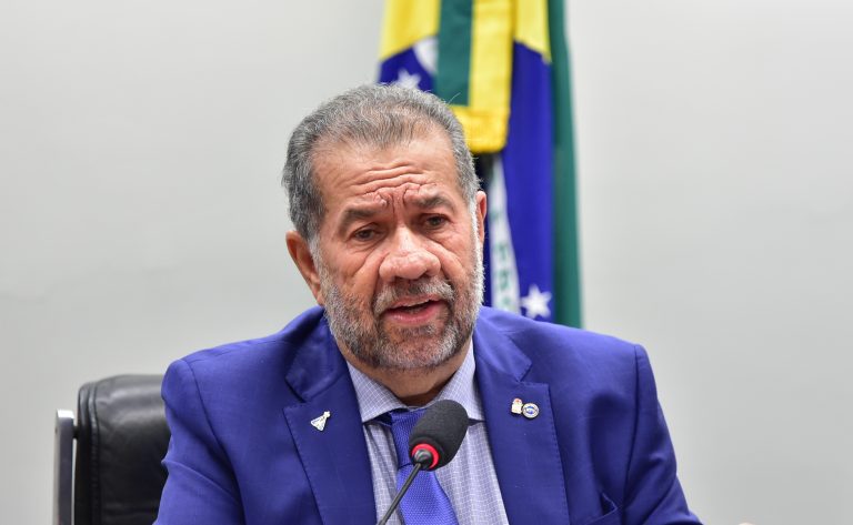 Carlos Lupi, presidente nacional do PDT, durante declaração sobre a composição da chapa de Lucas Ribeiro na Paraíba.