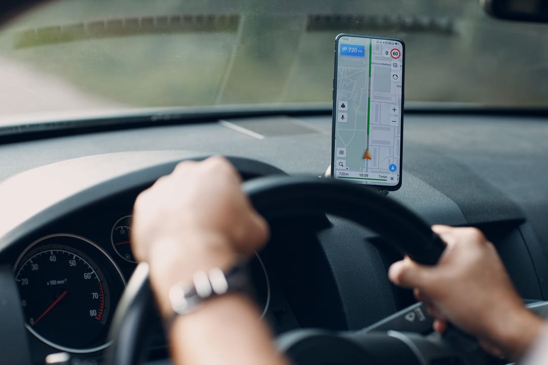 Portaria conjunta do MDIC e Ministério da Fazenda eleva limite da nota fiscal e inclui veículos híbridos no programa de crédito para taxistas e motoristas de aplicativo.