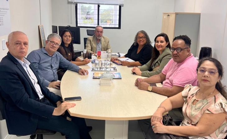 Reunião do Ministério Público da Paraíba com órgãos estaduais para discutir ações de combate ao sub-registro civil de nascimento.