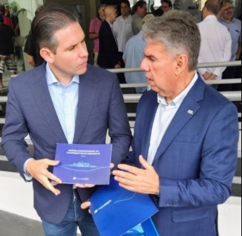 Hugo Motta recebe Agenda Institucional do Cooperativismo Paraibano durante evento na Asplan