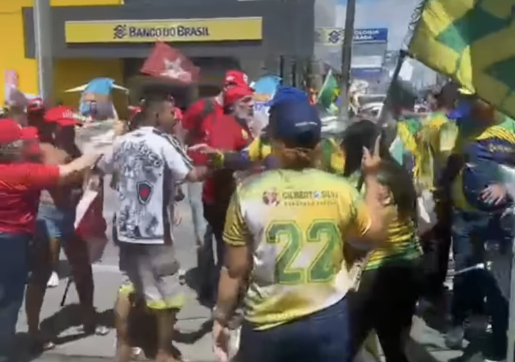 Confusão entre apoiadores de Lula e Flávio Bolsonaro termina em agressões em Mangabeira, em João Pessoa