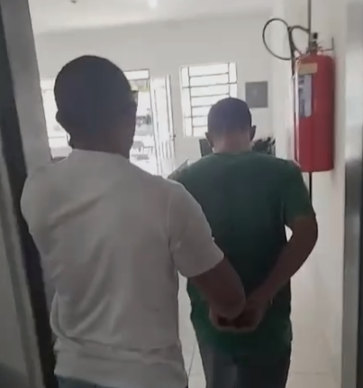 Homem é preso por tortura e sequestro de professor em Serra Branca; motivação seria homofobia