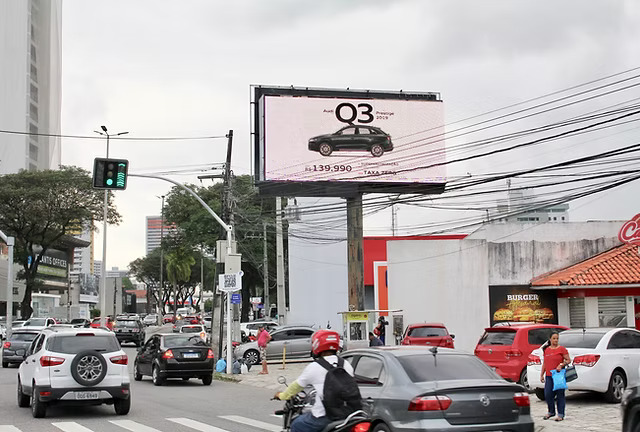 Investimento publicitário no Brasil atinge R$ 13,8 bilhões no 1º semestre, crescendo 15,8%. Confira dados