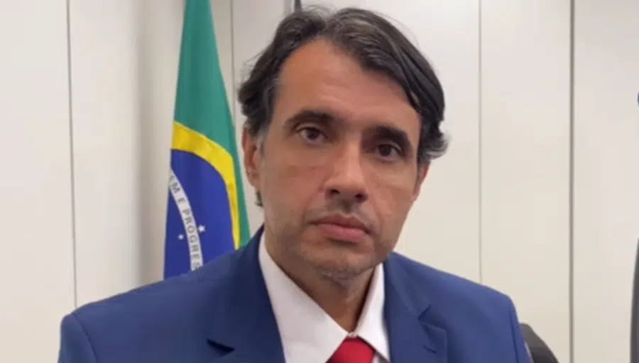 André Gadelha comenta renúncia de Ivonete Ludgério da suplência e reafirma candidatura ao Senado. Confira no WSCOM.
