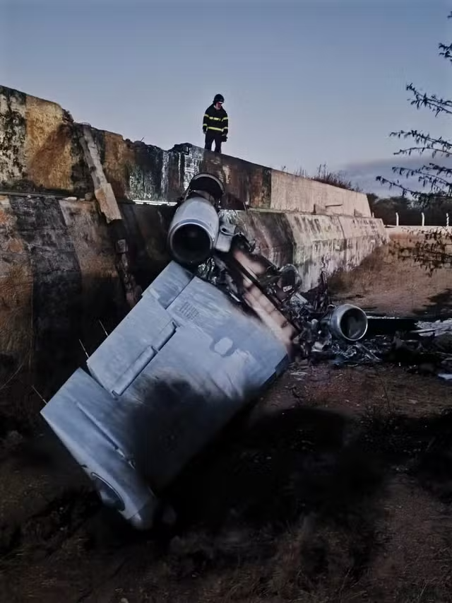 Avião com o cantor Rey Vaqueiro pegou fogo após sair da pista no RN