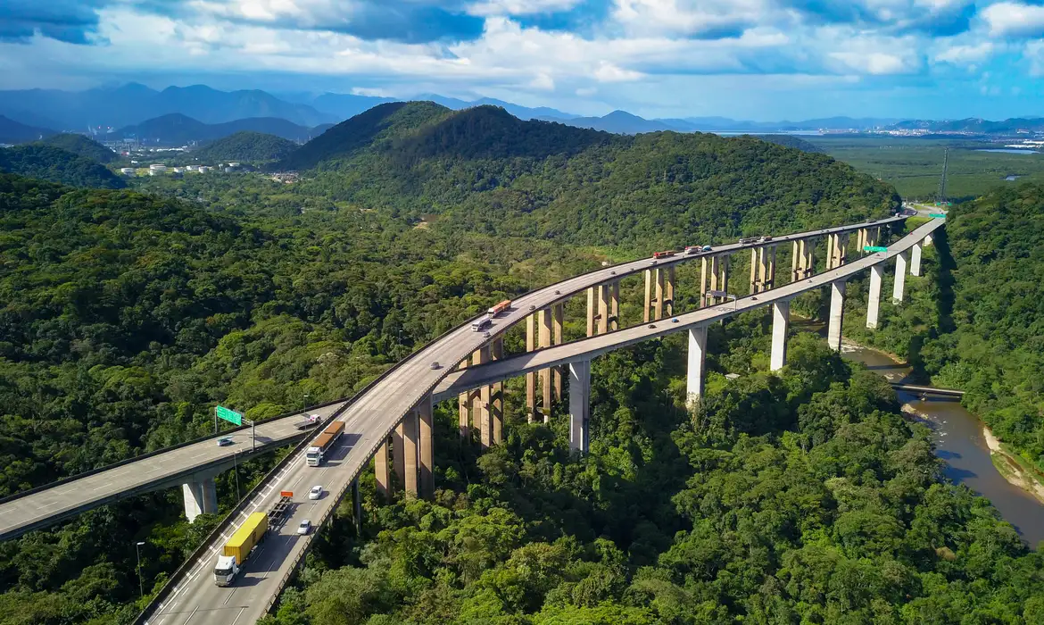 Brasil precisa dobrar investimento em infraestrutura para R$ 550 bi ao ano, aponta CNI