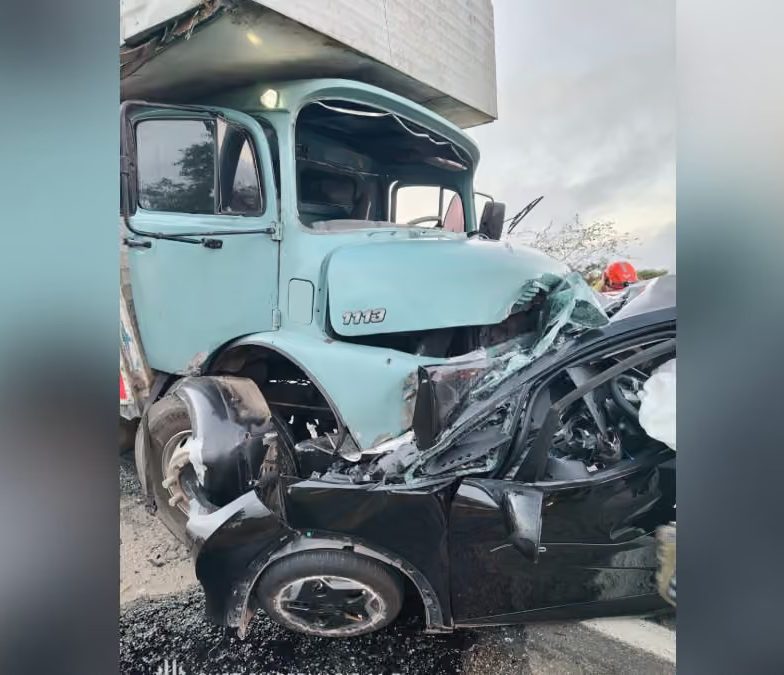 Grave acidente na BR-230 deixa dois mortos e um ferido em estado grave entre Juazeirinho e Soledade. Saiba mais