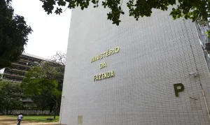 Ministério da Fazenda reduz projeção do PIB de 2026 para 2% e revisa inflação para 4,9%. Veja detalhes