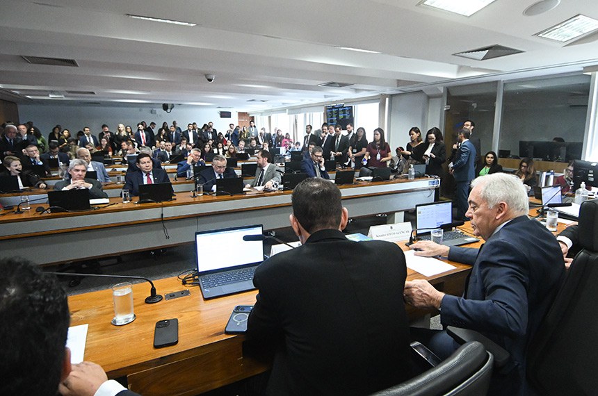 CCJ do Senado aprova PEC que acaba com a escala 6x1. Matéria segue para votação em dois turnos no Plenário. Acompanhe