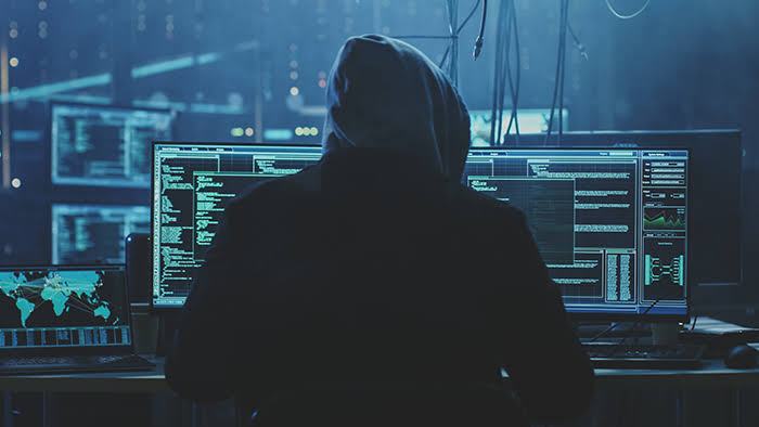 Perfis-fantasmas usam inteligência artificial e impulsionamento em conteúdo eleitoral