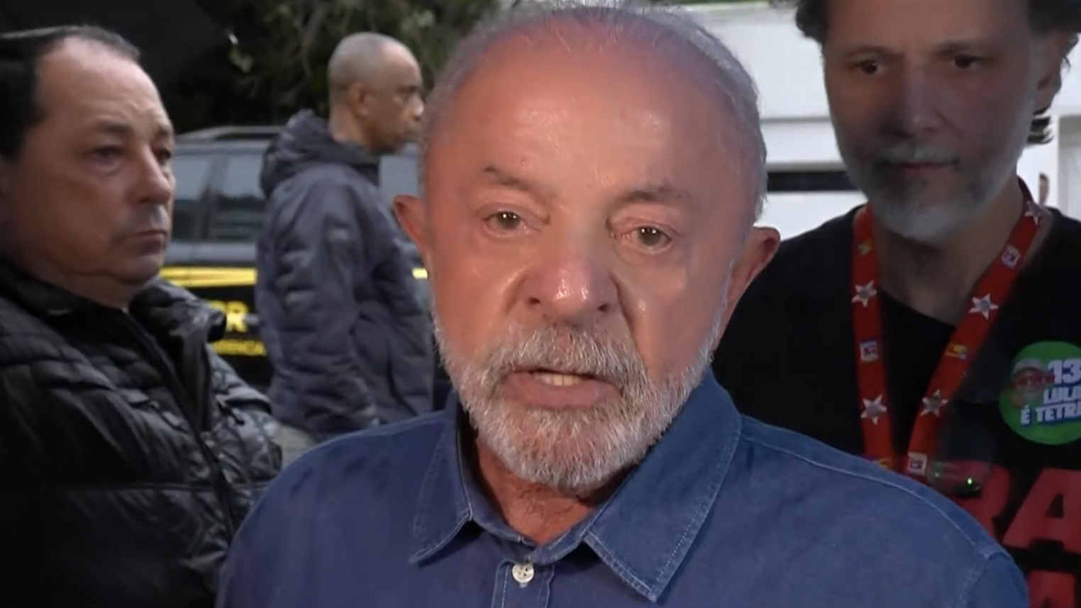 Lula denuncia falta de ônibus em São Paulo, fala em "bandidismo" e pede prorrogação da votação
