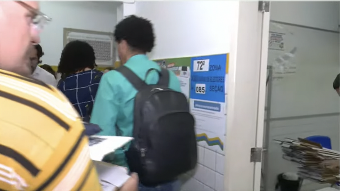 Prorrogação até 19h: impedimento técnico em urnas encerradas causa dúvida em eleitores da Capital