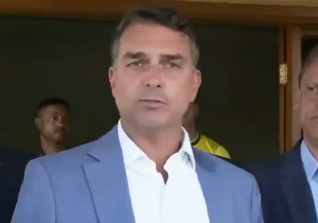 Flávio Bolsonaro (PL) defendeu nesta terça-feira (6) que trabalhadores tenham liberdade para definir a própria carga horária