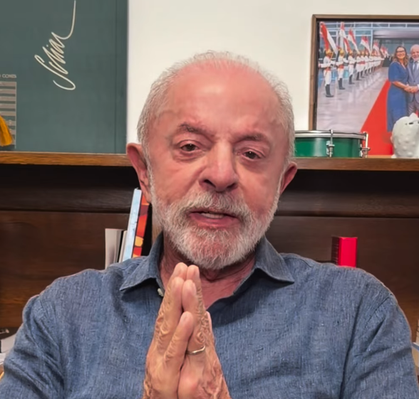 Lula pede votos no 2º turno e cita obras
