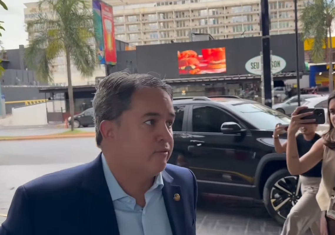 Efraim Filho Brasília ida de Flávio Bolsonaro aos EUA