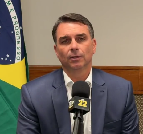 EUA autorizam entrada de Flávio Bolsonaro e família
