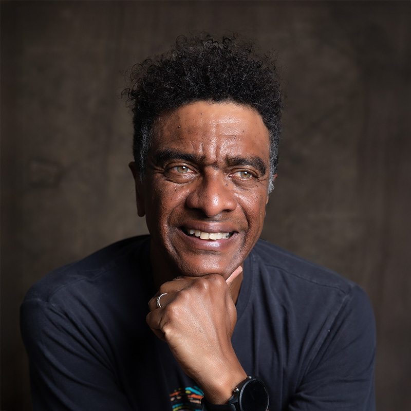 Helio de La Peña crea