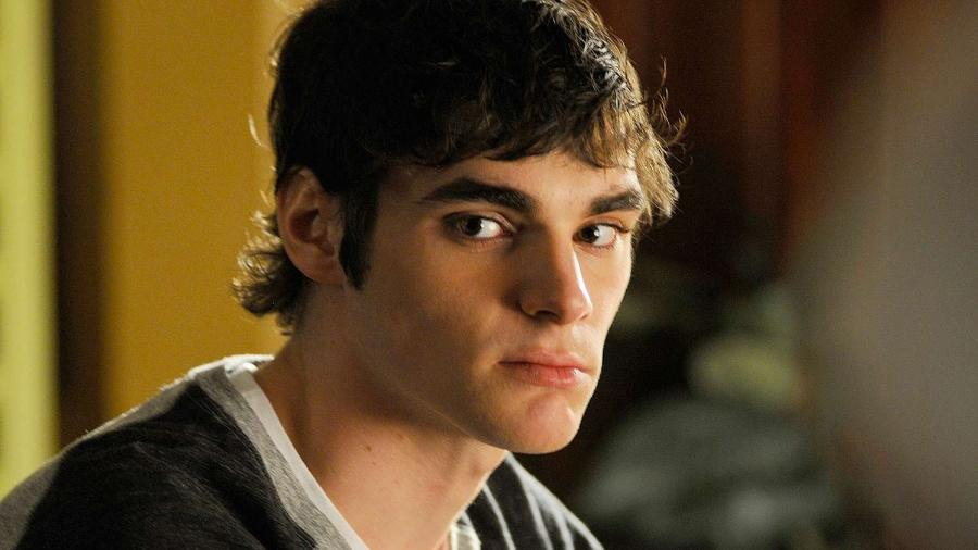 O ator RJ Mitte Walter White Jr. na série Breaking Bad