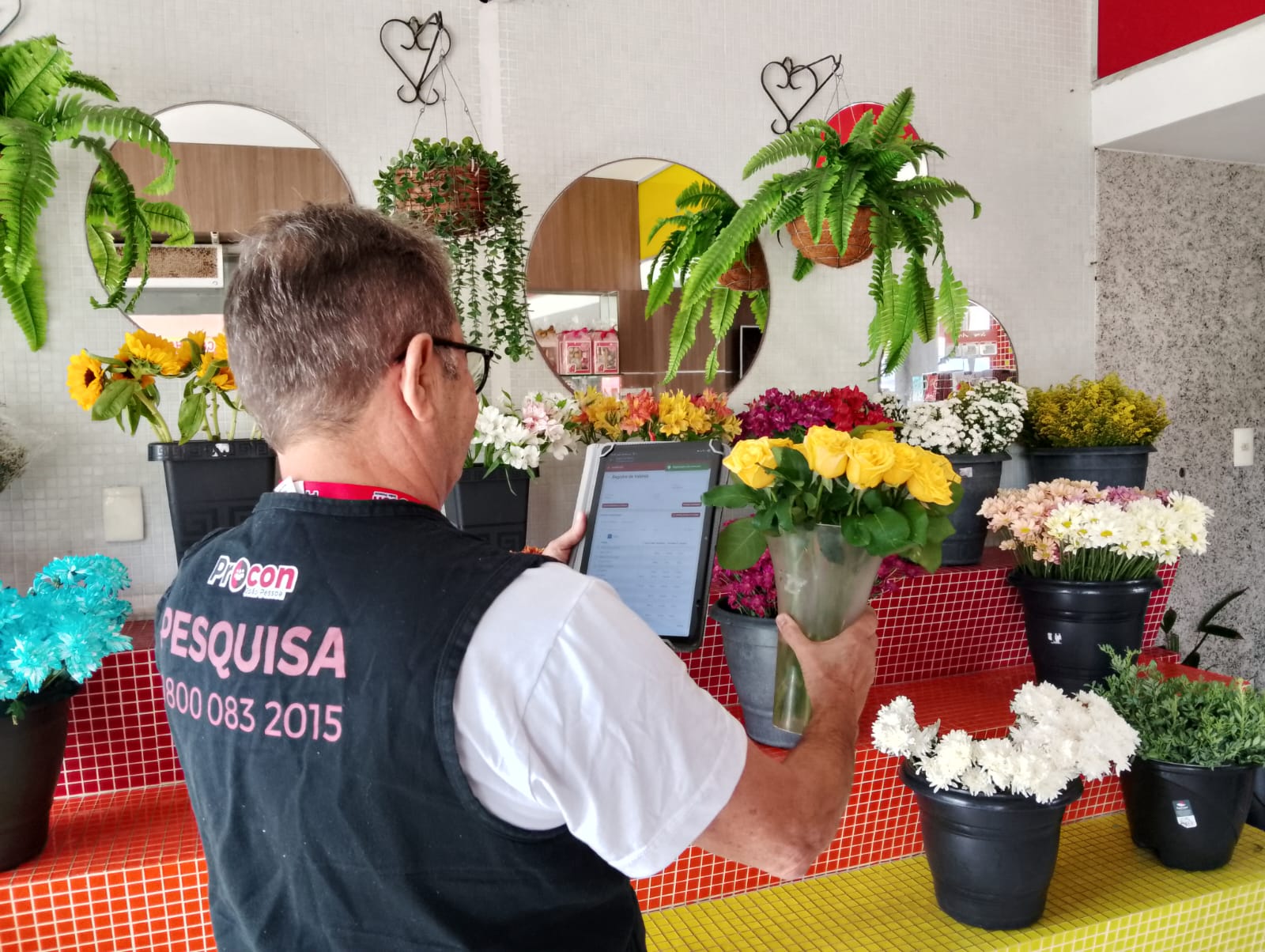 Dia de Finados: preços de flores e arranjos oscilam até R$ 700 em João Pessoa