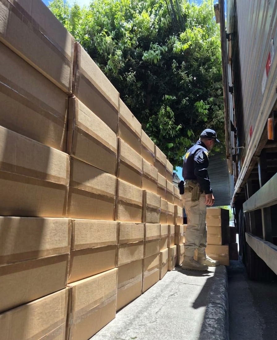 PRF em ação conjunta com a Polícia Civil apreende carga com cerca de 600 mil maços de cigarro contrabandeados em Ingá