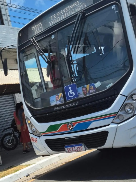 Ônibus adesivo de Flávio Bolsonaro João Pessoa