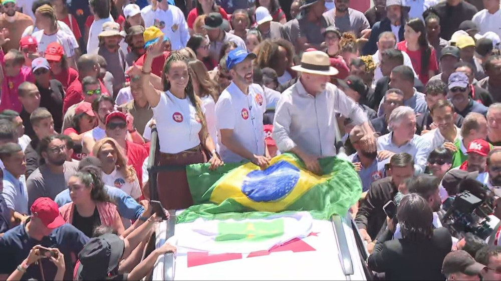 Lula promete debates com Flávio Bolsonaro