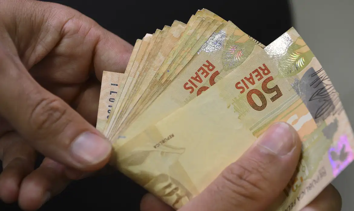 Endividamento de risco atinge 20,3 milhões de brasileiros e cresce 75% em cinco anos, revela BC