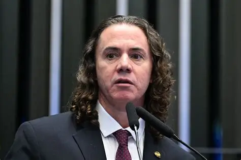 Veneziano discute coordenador Flávio